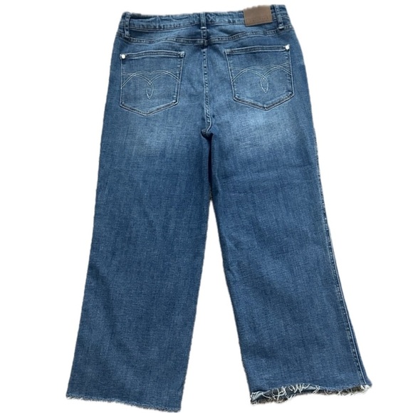 👖🌿 JUDY BLUE Wide Leg Crop Jeans | High Rise Distressed Stretch | Sz 15/32 Plus - Picture 2 of 5